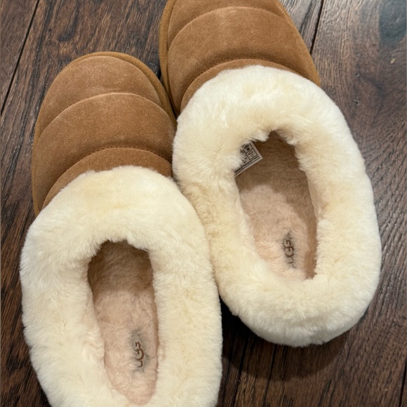 UGG Women's Tan and Cream Slippers - Picture 5 of 10